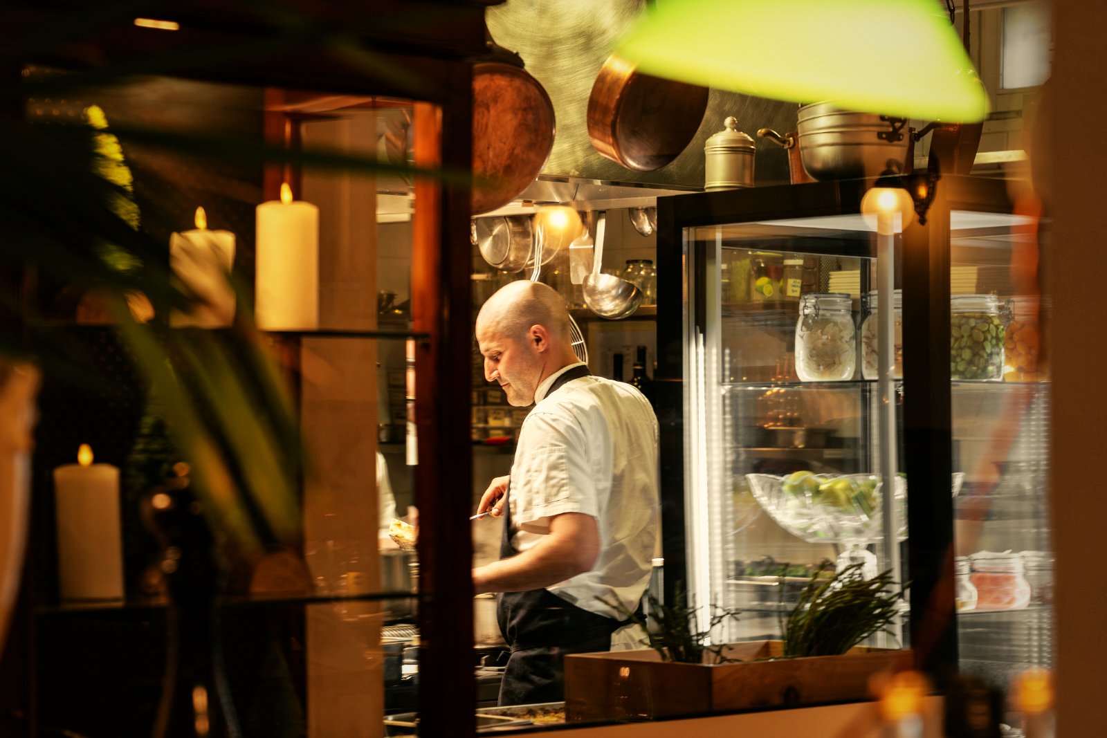 Open kitchen, visible from the table